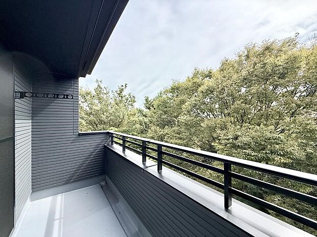 1号棟  ■ 季節の移ろいを感じられる開放的な空間です