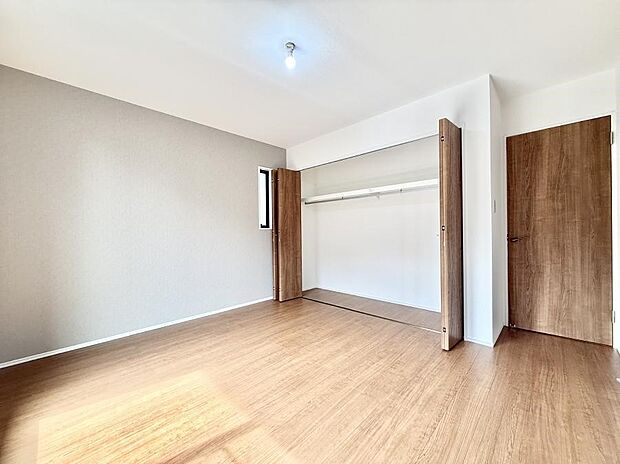 1号棟  ■落ち着いた色合いのお部屋で穏やかな時間を楽しめます