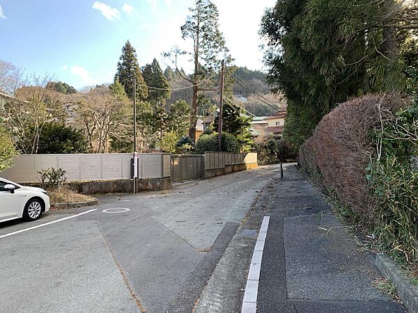 無料駐車場から現地方面