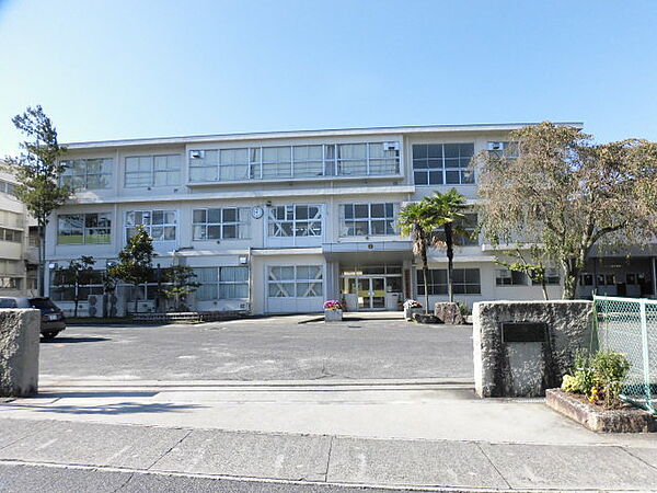 画像16:中津川市立第二中学校（810m）