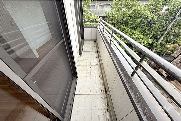 南向きバルコニーです。日当たり良好。［2026年4月30日撮影］
