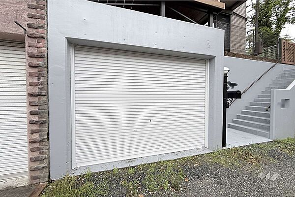 堀込車庫付き。（車種による）［2026年4月30日撮影］
