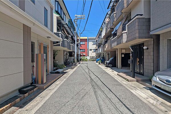 物件の東側前面道路（南側から）です。［2026年5月19日撮影］