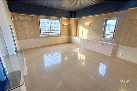 北側洋室です。角部屋につき2面採光。光がたくさん入る一室です！［2026年7月11日撮影］