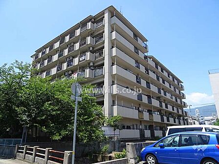 甲南グランドハイム御影の外観(南東側から)です。阪神「石屋川」駅から徒歩8分にあるマンション。ペットの飼育が可能です(諸条件有)!