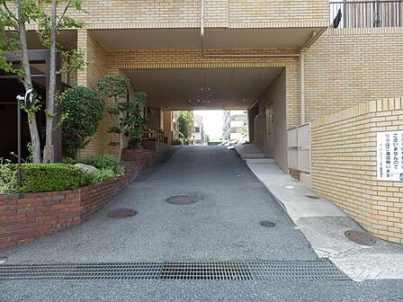 駐車場出入り口です。