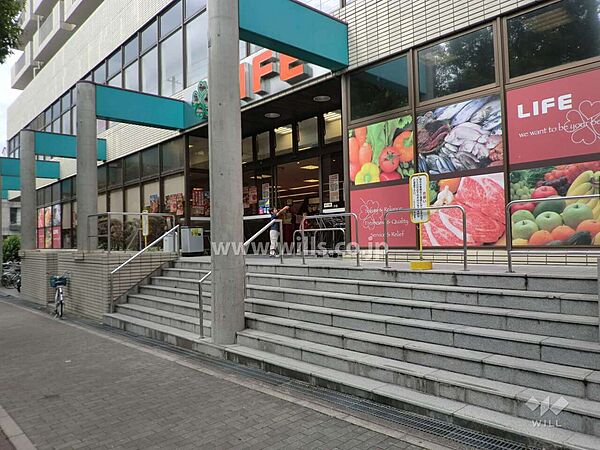 ライフ(御影店)の外観