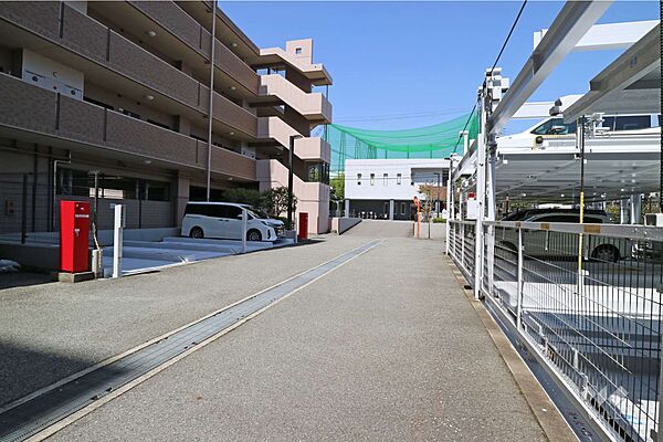 敷地内駐車場（屋外機械式）です。
