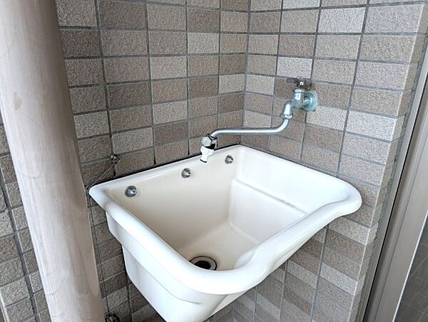 ペットと暮らす方に嬉しいスロップシンク！お散歩後の足洗いや、泥汚れた靴のお手入れなどに大活躍します（2026年6月）撮影