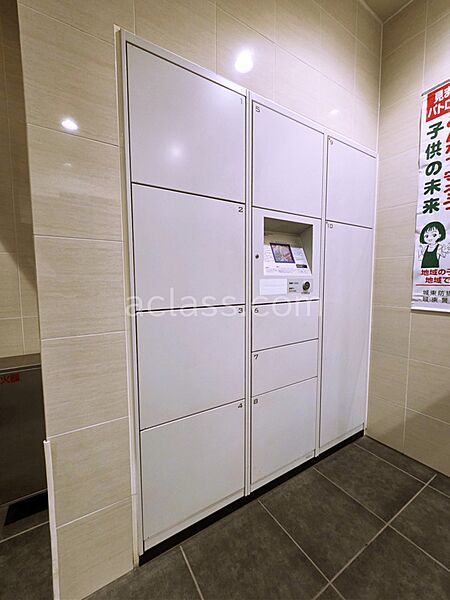 宅配ボックスです。万一不在時の宅配があっても預かってくれます。