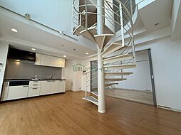 JR山手線 目黒駅 徒歩5分の賃貸マンション 1階2LDKのリビング/ダイニング