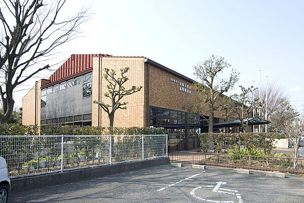 画像4:図書館「富田林市立金剛図書館まで787ｍ」