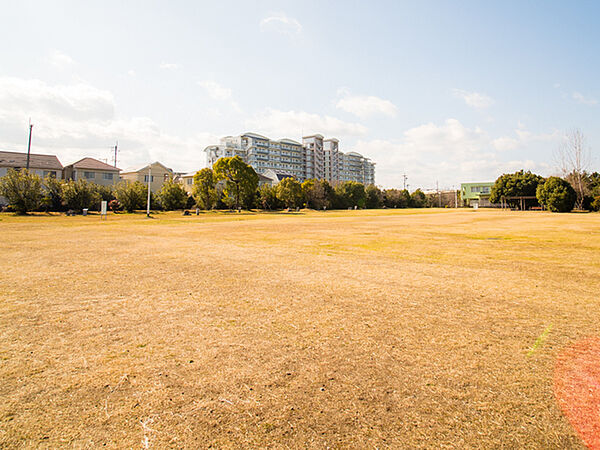 画像10:公園「浜工業公園まで632ｍ」