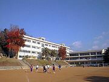 画像18:神戸市立高取台中学校（1499m）
