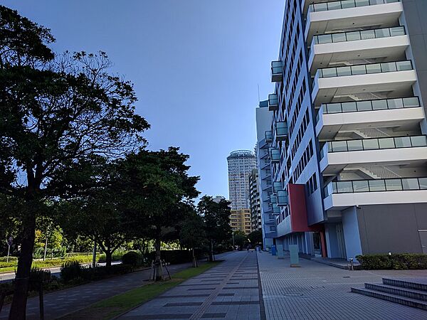 1階には内科やバレエ教室や学習塾のテナントも入っています（落ち着いた雰囲気のテナントが多いです）