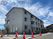 新津駅より徒歩10分 築4年1ヶ月 3階建の賃貸物件