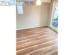 New port villa 2階ワンルームのリビング/ダイニング