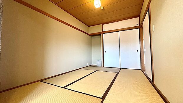 和室は床の間が付いている6畳です。