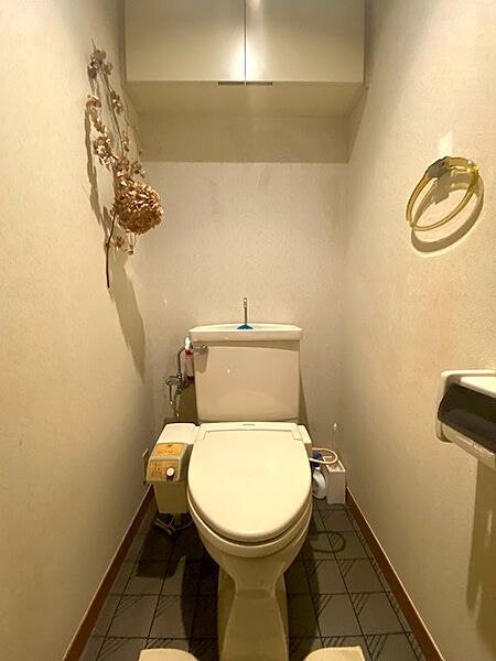 トイレです。分譲時のデフォルト内装となります。リフォームのご相談もお気軽にお申しつけ下さい。