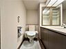 その他：【トイレ】広々としたトイレです。リフォームのご相談も承りますので、お気軽にお申しつけくださいませ。