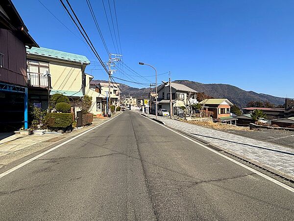 前面道路【彫刻の森駅方面】