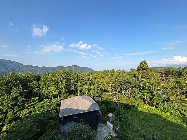 ルーフバルコニーからは雄大な眺望が広がります。