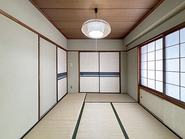 【和室】角部屋のため、フジタシリーズでは珍しい窓のある和室です。