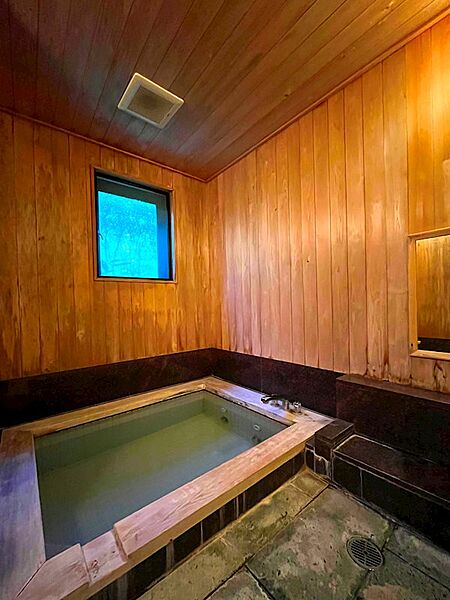 貸し切りでご利用いただける家族風呂です。こちらも温泉ではありませんが、雰囲気をお楽しみください。