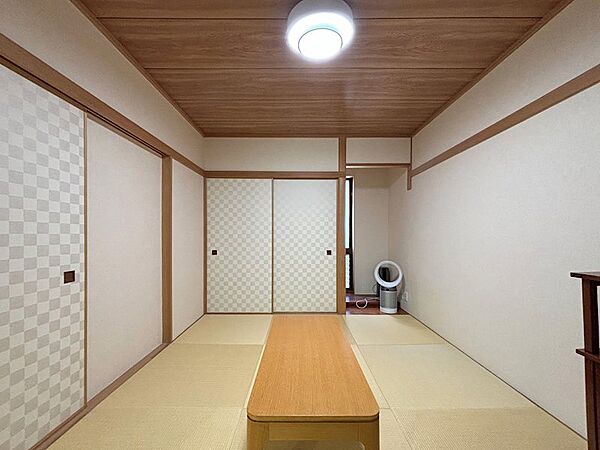 和室は半畳の畳が敷かれています。
