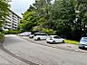 その他：【駐車場】マンション前には無料でご利用いただける駐車場がございます。