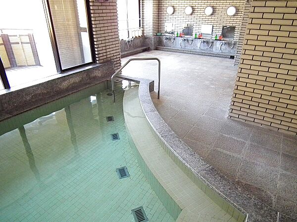この棟の2階と3階に温泉大浴場がございます。