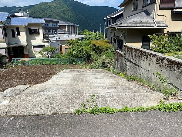 パーキングスペース1台付です。