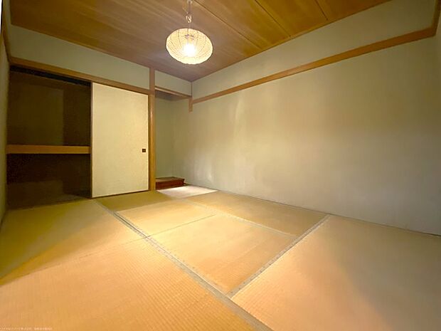 和室は1階のみ掘りごたつ使用となっており、来客時にも使い勝手が良いです。