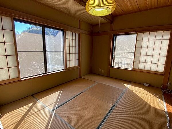 【和室】1階和室、掘り炬燵があります
