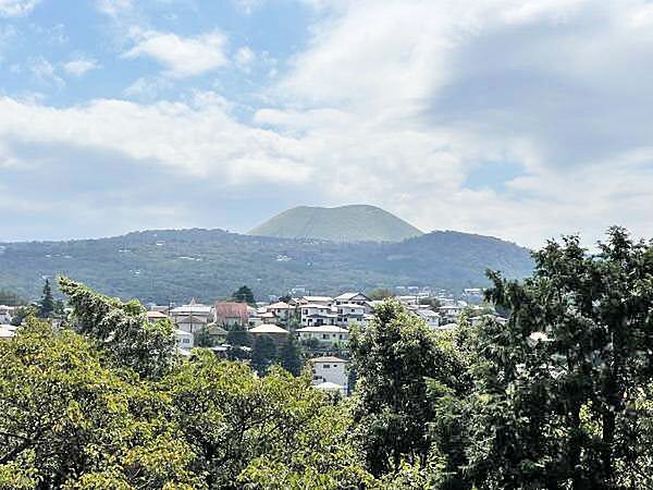 ≪眺望≫大室山を正面に望みます。