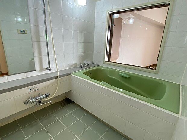 【浴室】お部屋のお風呂は温泉ではありません。大浴場があるため使用頻度は低めです。