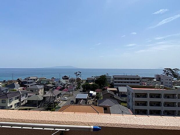 【眺望】伊豆大島を正面に望みます