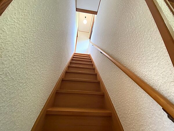 【階段】落ち着いた雰囲気です