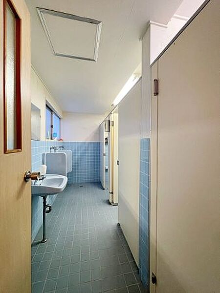 ≪トイレ≫　こちらは男性用トイレになります。