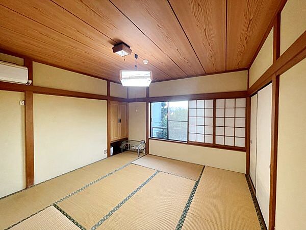 ≪和室≫　こちらは2階奥にある8帖和室です。