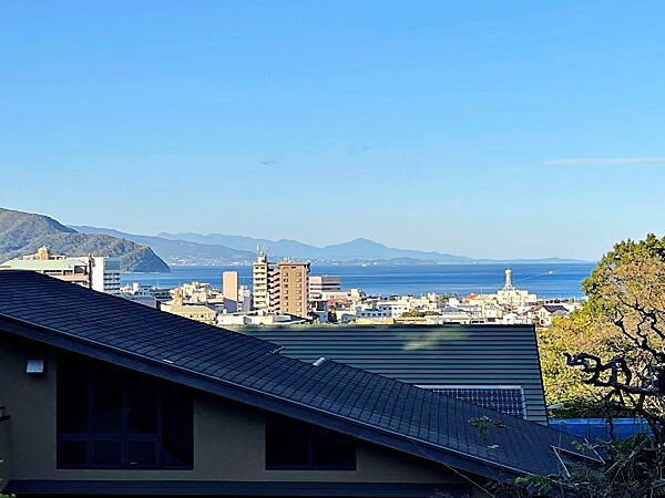 ≪眺望≫　2階の和室からは正面に海を望む事ができます。