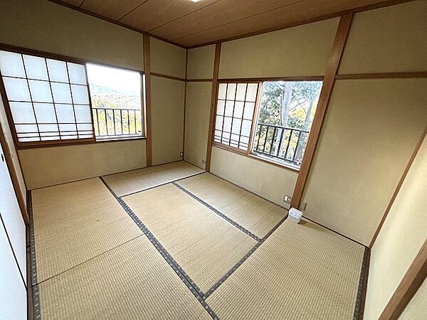 《1階和室》畳がまだまだ新しいです
