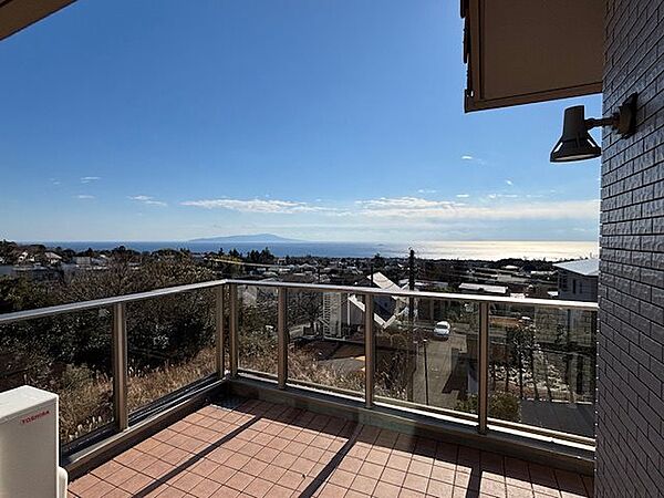 【バルコニー】天気の良い日はぜひバルコニーに出てみて下さい