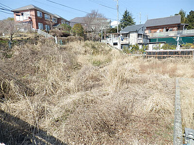 外観：【現地社員】通りに面した土地です