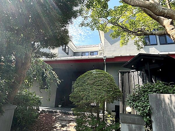 【エントランス】建物のエントランスです