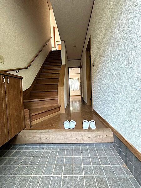 【玄関ホール】落ち着いた雰囲気です