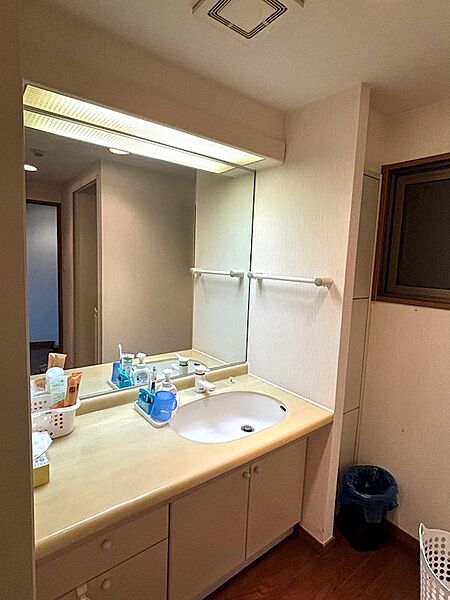 【洗面台】広めの洗面台です