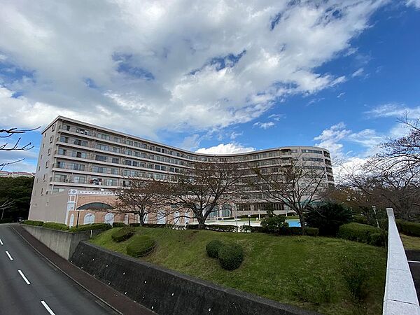 【建物外観】遠目からの外観写真です