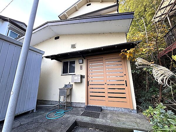 【玄関外】鍵は3か所付いています