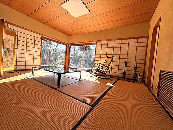 【和室】居間としても使えるメインの和室です